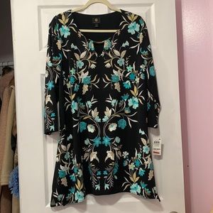 3/4 sleeve turquoise and black floral print top w neckline gold accent piece